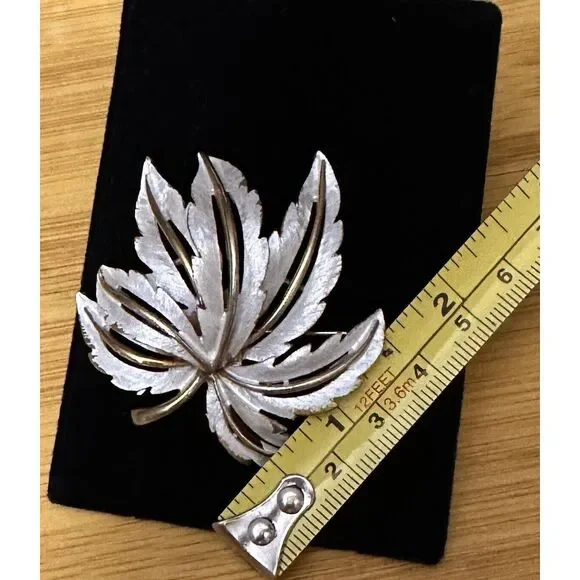 Vintage JJ Brooch Gold And Silver Tone Leaf ‎ w/ Brushed Finish Pin - Picture 3 of 5